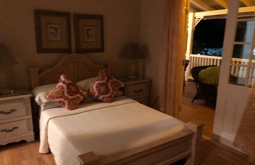 Vuemont Apartment | Delightful 2 Bed apt, sea & pool views to front & rear
