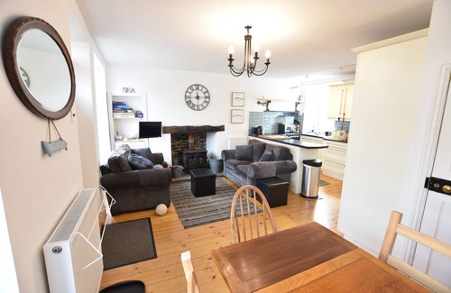 Aberdovey Cottage | Delightful 2 Bedroom Cottage, just Off Village Square, sleeps 4,Pets Friendly