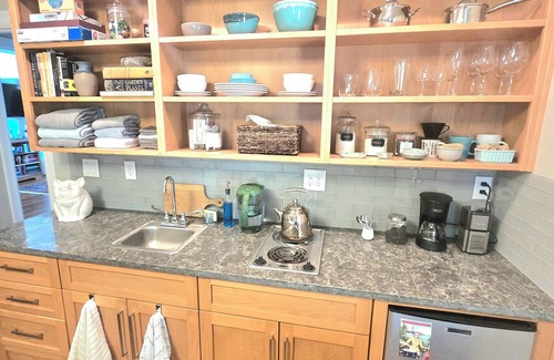 Ashland Cottage | Delightful 2~bedroom, pet~friendly cottage~Walking distance to everything!