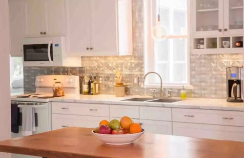 Prince Edward House | Delightful 2bdrm Church w/Incredible Water View!nn