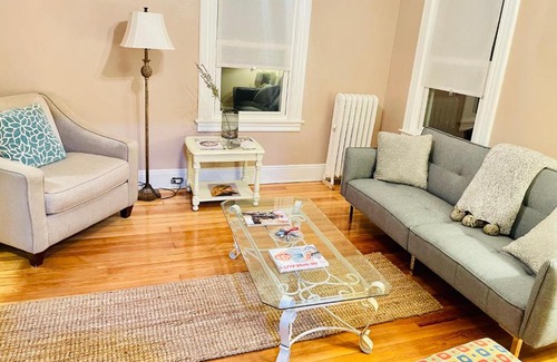 New London Apartment | DELIGHTFUL 2BR apartment with balcony - 15 min from Mohegan Sun- Foxwoods Casinos & Mystic