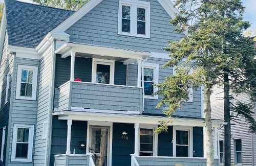 New London Apartment | DELIGHTFUL 2BR apartment with balcony - 15 min from Mohegan Sun- Foxwoods Casinos & Mystic
