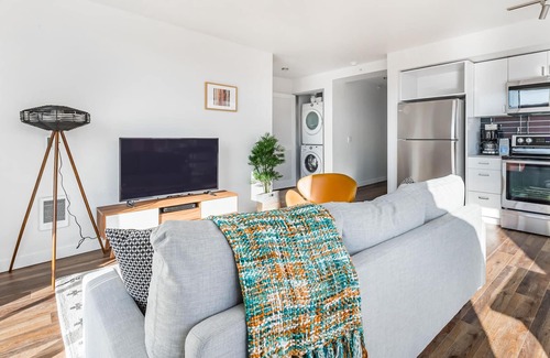 Wilburton Apartment | Delightful 2BR in Bellevue, Gym + Pet-Friendly
