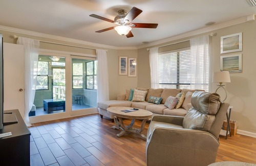 Miramar Beach House | Delightful 3 Bedroom Cottage in the Fairways with GOLF CART and Amenities!