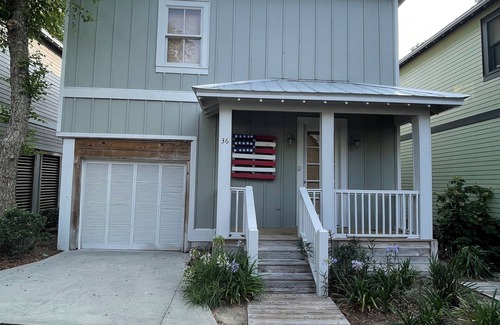 Orange Beach Cottage | Delightful 3-bedroom cottage with screened in porch and dock in Orange Beach.