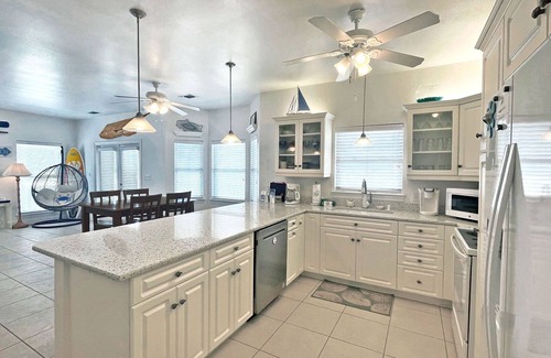 White Sands Cottages House | Delightful 3-br, 3-ba Gulf view town home with roof top observation deck!
