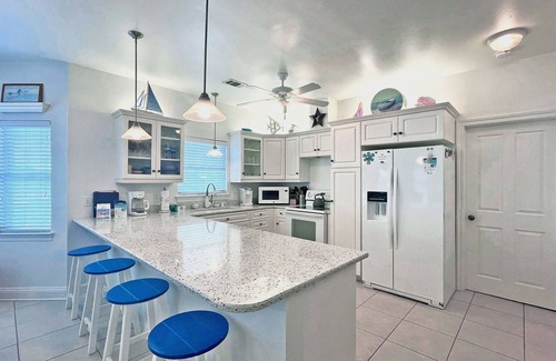 White Sands Cottages House | Delightful 3-br, 3-ba Gulf view town home with roof top observation deck!