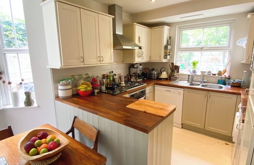 Tollington House | Delightful 3BD Home with Garden, North London