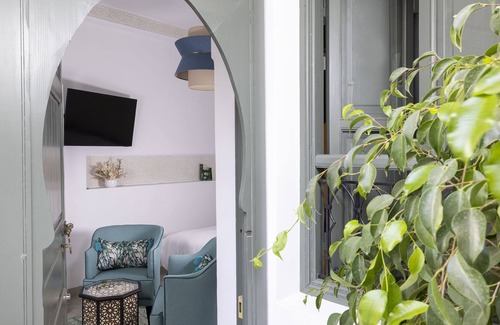 Bab Doukkala House | Delightful 6-bedroom riad in Marrakech with AC, WiFi,heated swimming pool