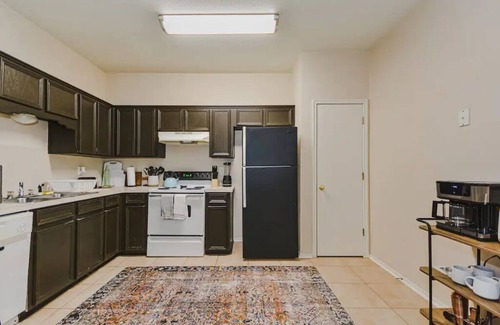 Killeen House | Delightful and Cozy 3b/2b, sleeps 6, self check-in