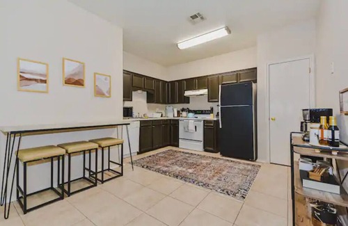Killeen House | Delightful and Cozy 3b/2b, sleeps 6, self check-in