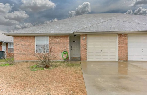 Killeen House | Delightful and Cozy 3b/2b, sleeps 6, self check-in