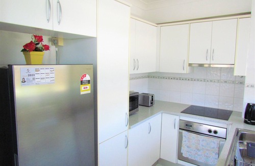 McMahons Point Apartment | Delightful apartment with breathtaking Sydney Harbour views.