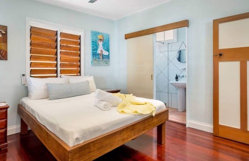 Cairns House | Delightful Artsy Queenslander