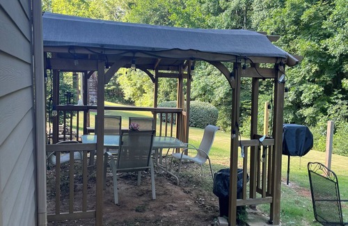 Cliftondale Apartment | Delightful Atlanta family- sized apt. Sleeps 6 & pet friendly.