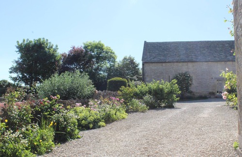 Temple Guiting Cottage | Delightful, barn cottage in peaceful rural village. Walks, pubs, scenery. Relax!