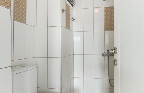 Besiktas Apartment | Delightful Besiktas Apartment with Scenic Terrace