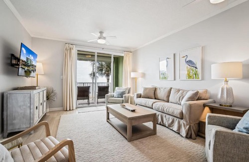 Fort Morgan House | Delightful condo on the bay with boat slips