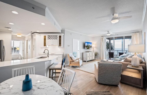 Fort Morgan House | Delightful condo on the bay with boat slips