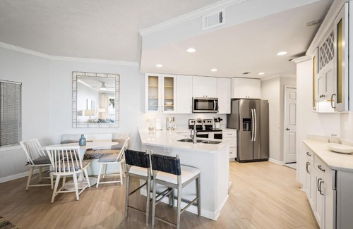 Fort Morgan House | Delightful condo on the bay with boat slips