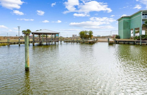 Fort Morgan Condo | Delightful condo on the bay with boat slips