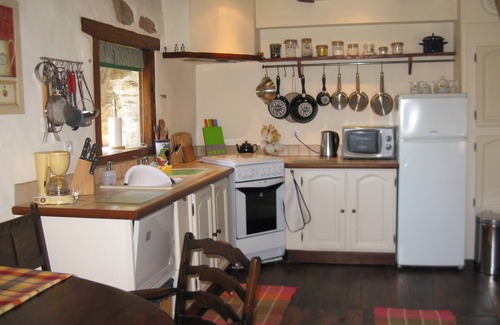 Meuzac Cottage | Delightful Cottage in quiet hamlet of Chabrenas - nOnly available April -October