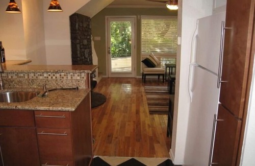 Clarksville Condo | Delightful Downtown West 6th Street Condo - Walk to Everything