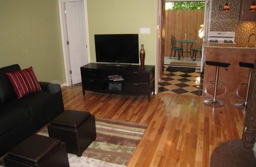 Clarksville Condo | Delightful Downtown West 6th Street Condo - Walk to Everything