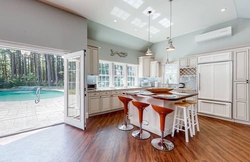 Sagamore House | Delightful escape with private pool, horseshoe pit, home gym, fast WiFi & grill