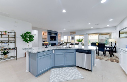 Anthem at Merrill Ranch House | Delightful Florence Retreat: Backyard w/Pool