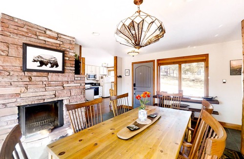 Estes Park Cabin | Delightful Getaway with Free WiFi, a Wood Fireplace, Washer/Dryer, & Great Views