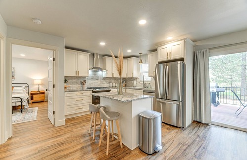 Grants Pass House | Delightful Grants Pass Home with Hot Tub!