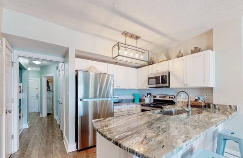 Gulf Shores Condo | Delightful Gulf Escape W/ Shared Pool, Beach Access, Free WiFi & Private Balcony