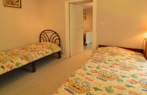 Grimonster House | Delightful Holiday Home in La Rouge Minière with Meadow View