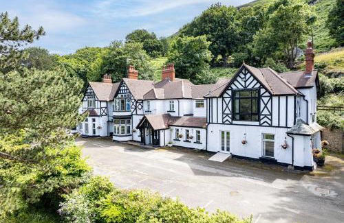 Dwygyfylchi House | Delightful holiday home with sea views and Hot Tub