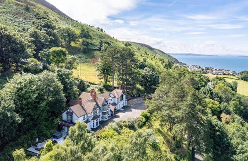 Dwygyfylchi House | Delightful holiday home with sea views and Hot Tub