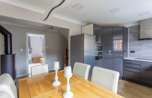 Stone House | Delightful house in Stone, Staffordshire close to lovely canal side walks.
