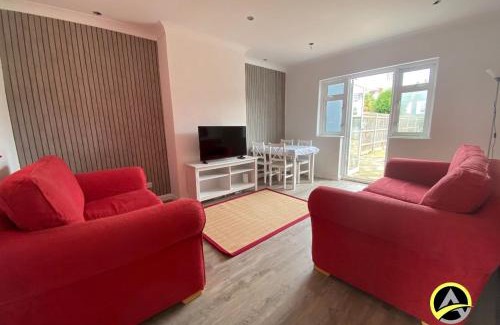 London Borough of Bromley Ski Chalet | Delightful London Chalet House
