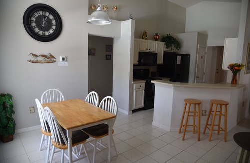 Lake Berkley Villa | Delightful modern 4 bed, 3 bath villa with private pool/spa and lake view.