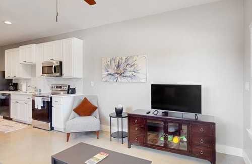Kyle House | Delightful & modern duplex w/ patio, AC, & W/D - located near campus & shopping