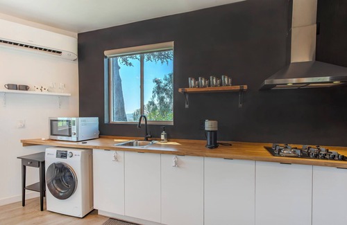 Los Angeles House | Delightful One bedroom house with Hillside view in vibrant Los Angeles