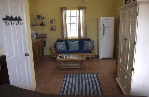 Cockburn Town Cottage | Delightful, quiet beachfront cottage