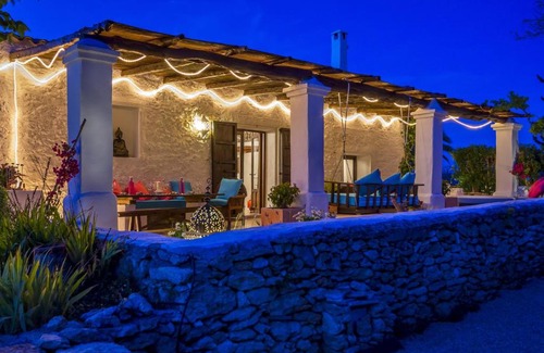 Sant Joan de Labritja Villa | Delightful Restored Ibizan Finca 4 Bedrooms Finca Bonito Outdoor Chill Out A few minutes Drive to Restaurants Santa Gertrudis
