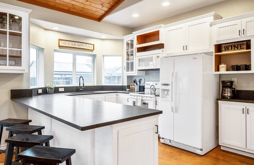 Dayton House | Delightful Single Level Retreat, Pet Friendly, Open Floor Plan, Huge Fenced Backyard, Walk to Dayton