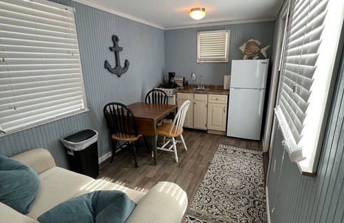 Steinhatchee House | Delightful Tiny Home, free parking! Walk to Seahag