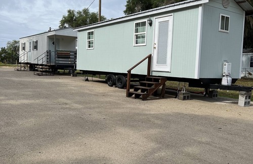 Steinhatchee House | Delightful Tiny Home, free parking! Walk to Seahag