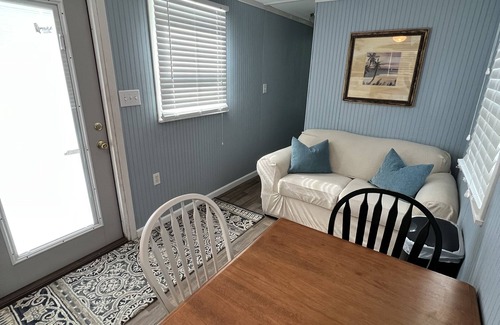 Steinhatchee House | Delightful Tiny Home, free parking! Walk to Seahag