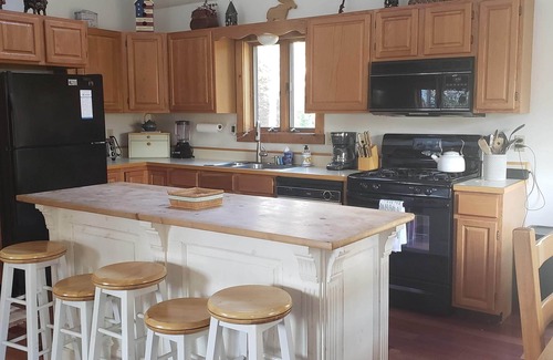 Ludlow Ski Chalet | Delightful Vacation Home - Minutes to Okemo, Direct Access to VAST trails