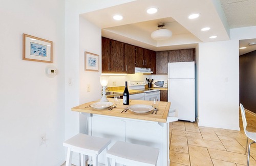 North Ocean City House | Delightful, well-equipped beachfront condo with balcony, views, pools & gym