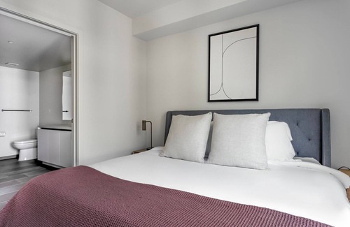 West Los Angeles Apartment | Delightful West LA 1BR w/ Gym & Pool, nr Dining & Shops, by Blueground